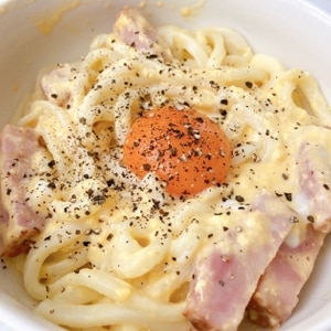 卵とチーズだけ★カルボナーラうどん